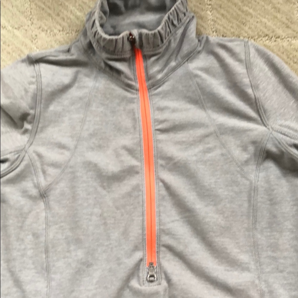 Grey sweatshirt super comfy lululemon - Picture 5 of 7